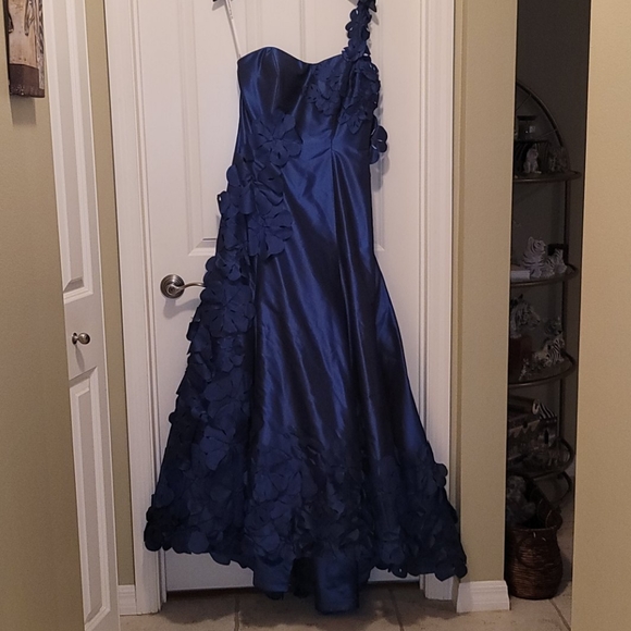 💝 La Richi Couture 100%Silk Formal gowm